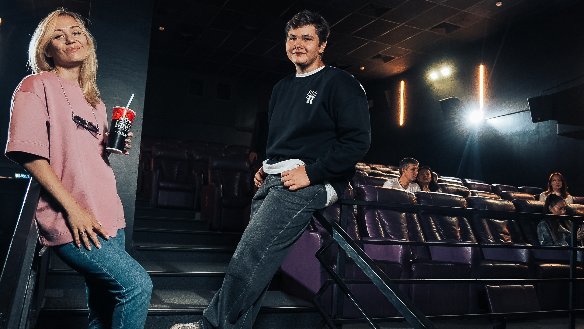 кинотеатр с диванами екатеринбург удобно