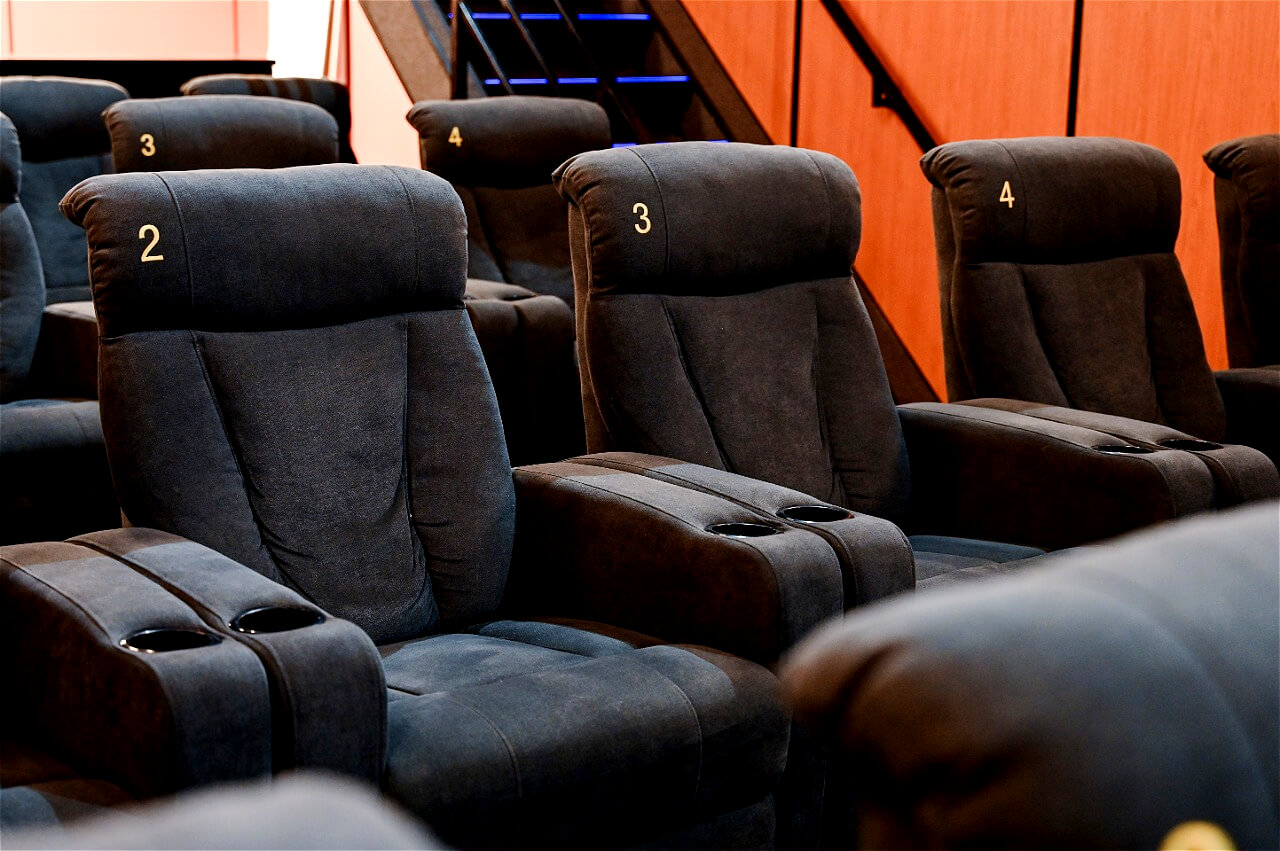 кинотеатр с мягкими диванами екатеринбург