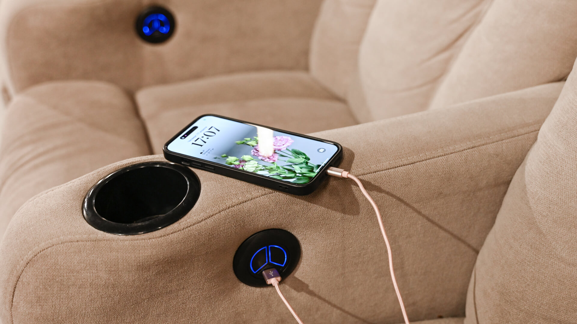 мягкий диван кинотеатр